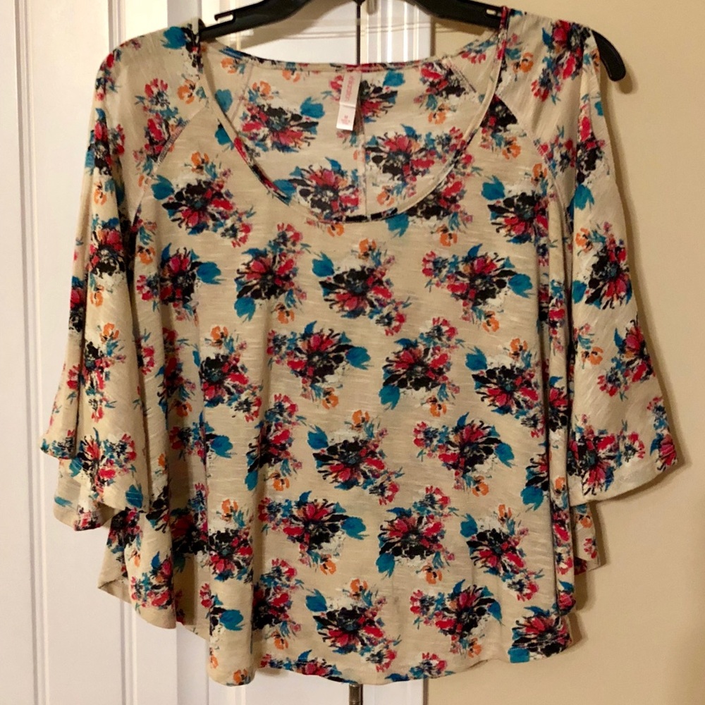 Cold shoulder top